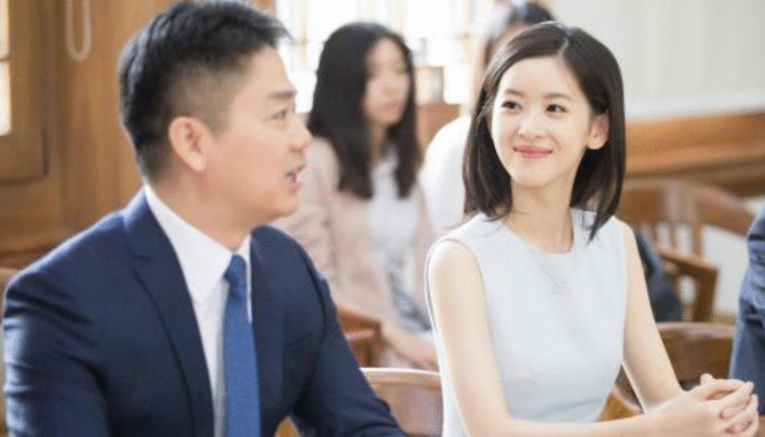 大佬聚餐！奶茶妹小鸟依人，章子怡气场依旧，