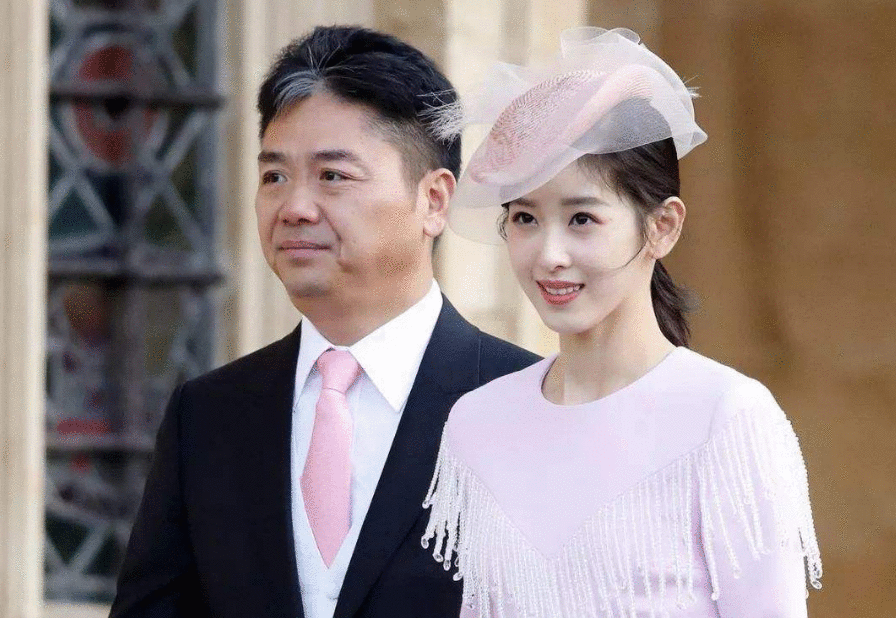 大佬聚餐！奶茶妹小鸟依人，章子怡气场依旧，