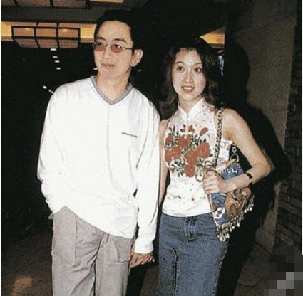 大佬聚餐！奶茶妹小鸟依人，章子怡气场依旧，