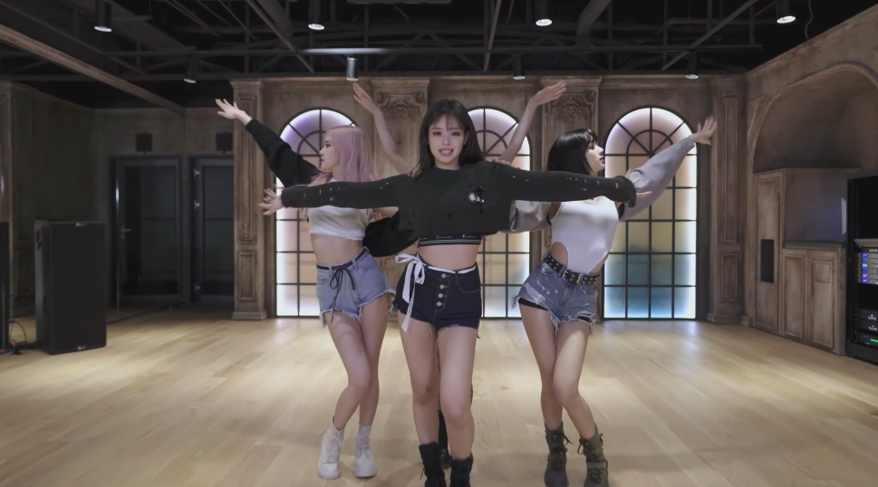 blackpink新曲练习室公开，YG目的不单纯，想要炫耀