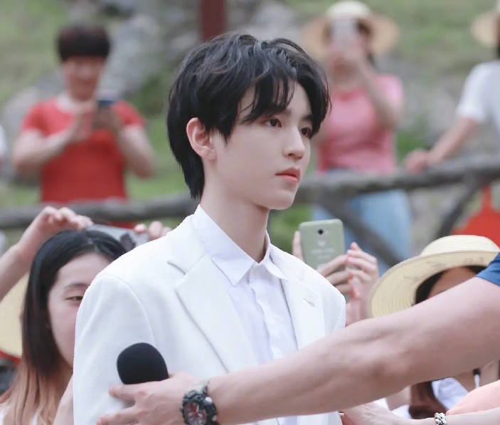 整容了？王俊凯回应瘦成“锥子脸”：健身有成