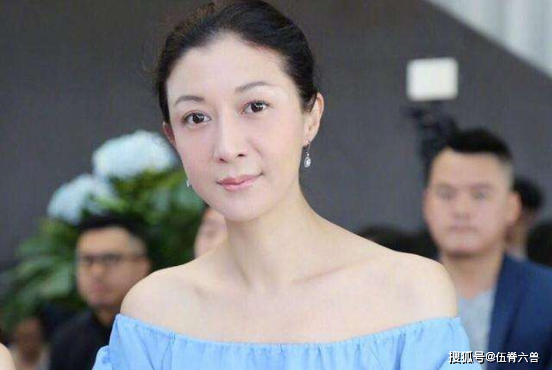 吴绮莉晒自己18岁旧照，一头短发超有灵气，网友