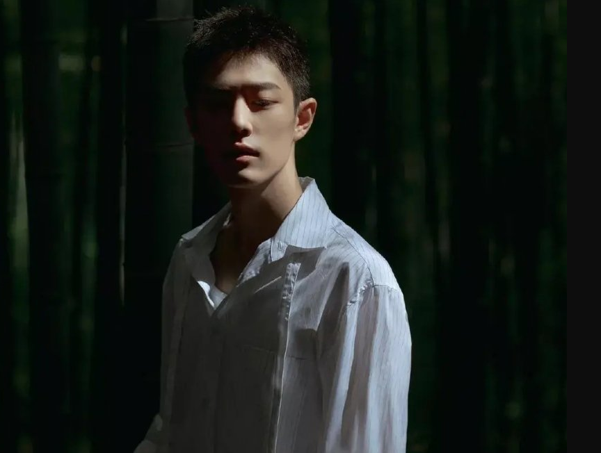 王牌：肖战爆破戏磕破脸却不自知，坚持拍摄粉