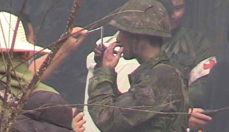 王牌：肖战爆破戏磕破脸却不自知，坚持拍摄粉