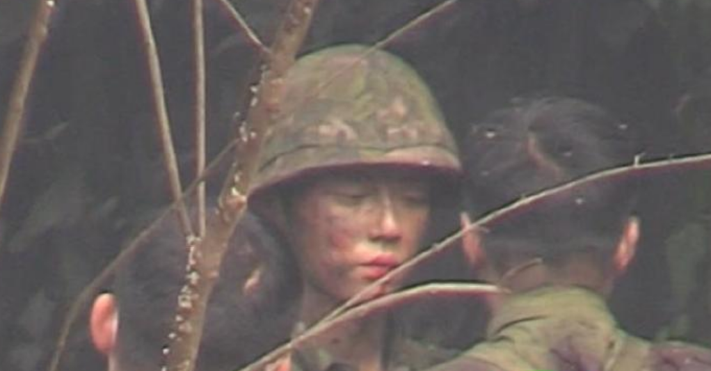 王牌：肖战爆破戏磕破脸却不自知，坚持拍摄粉