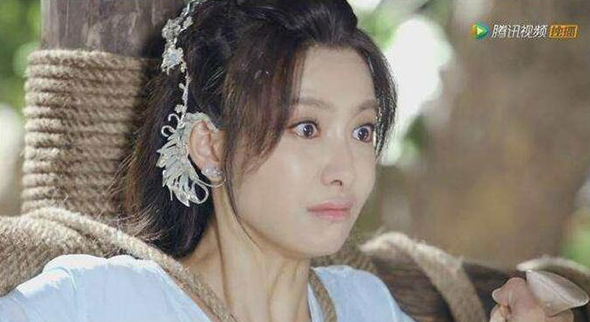 赵丽颖产后复出却惨遭欺压？被归国女爱豆压票