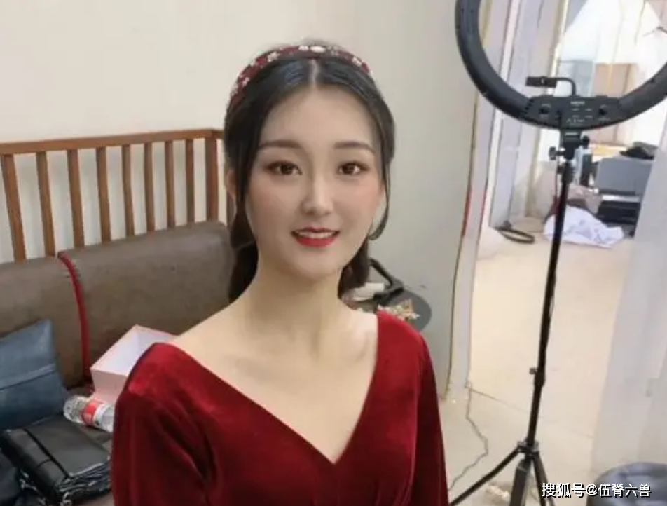 结婚不是为了钱！大衣哥儿媳回应质疑，却被指