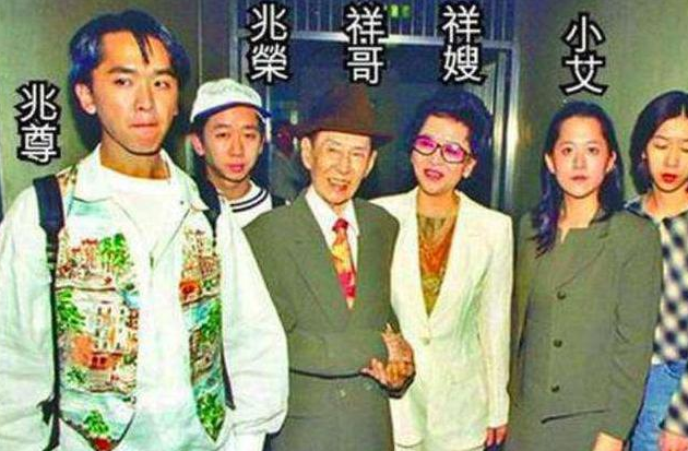 同居27年终上位，为丈夫终身穿塑身衣，为何4亿