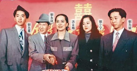 同居27年终上位，为丈夫终身穿塑身衣，为何4亿