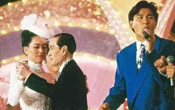 同居27年终上位，为丈夫终身穿塑身衣，为何4亿