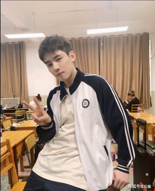 R1SE成员任豪夏之光曝恋情后，粉丝：他们恋爱了