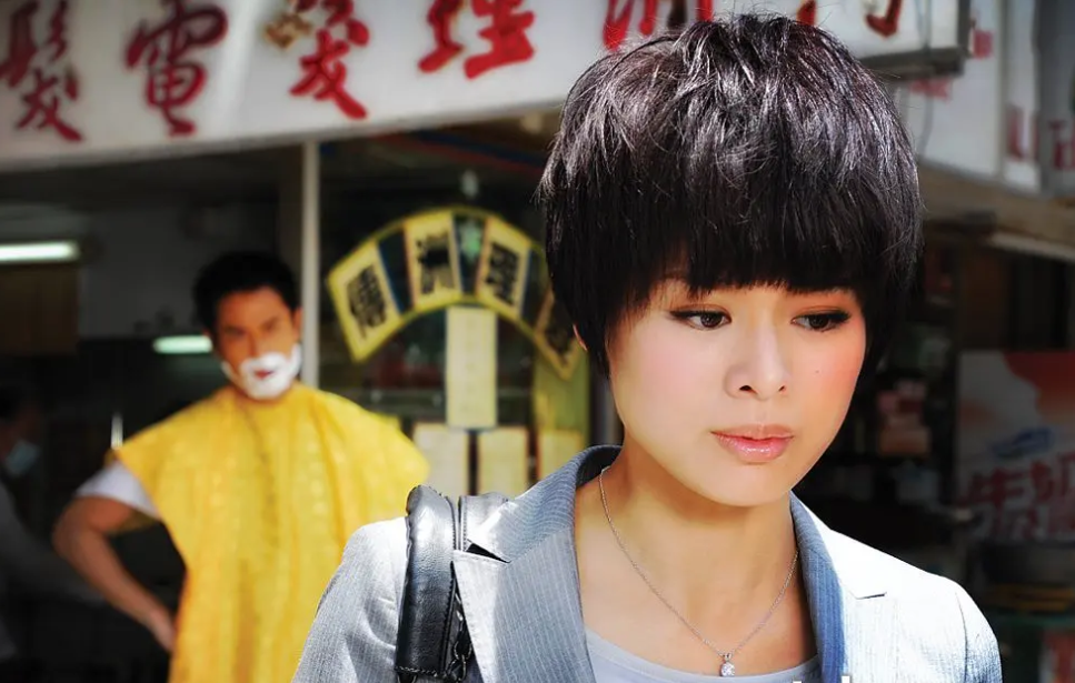 出道被嘲“最丑港姐”，41岁因陈凯歌的话而哭，