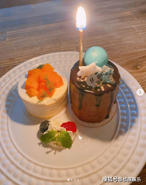 陈乔恩带男友与舒淇等小聚，两人当众贴脸合影