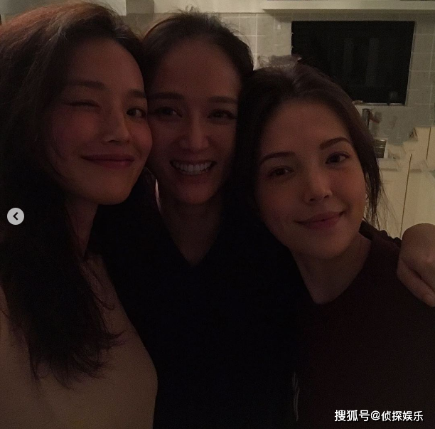 陈乔恩带男友与舒淇等小聚，两人当众贴脸合影