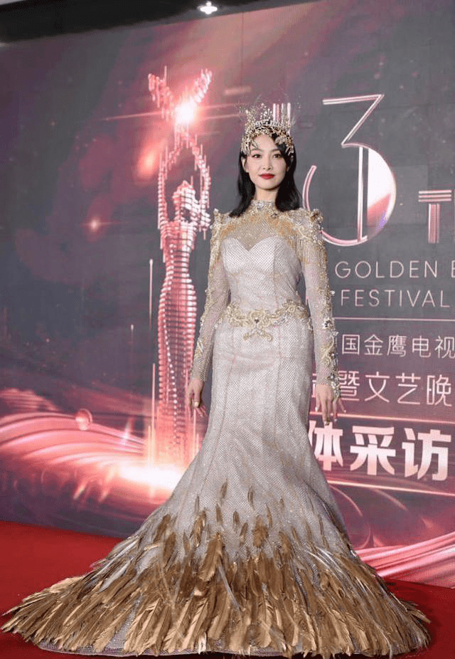 “争议”的宋茜、被主动公开的“刷票”，金鹰