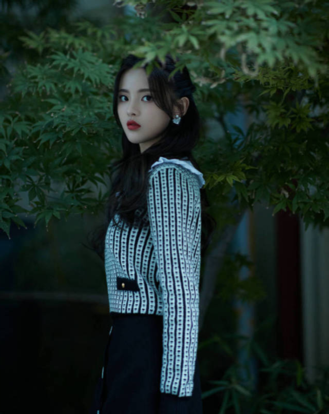 杨超越与何洛洛亲密互动被质疑谈恋爱，怒怼：