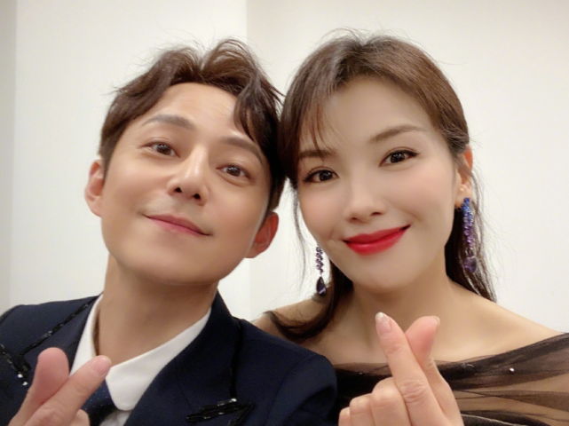 何炅回顾自己的金鹰节人生:20年如一日,愿旧朋