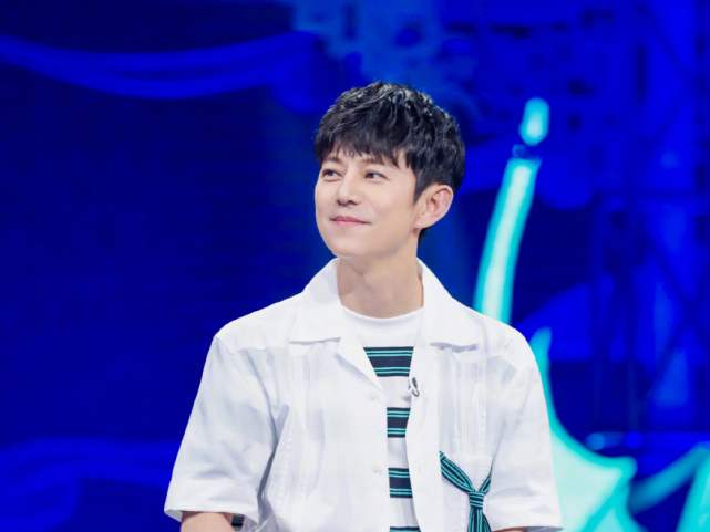 何炅回顾自己的金鹰节人生:20年如一日,愿旧朋