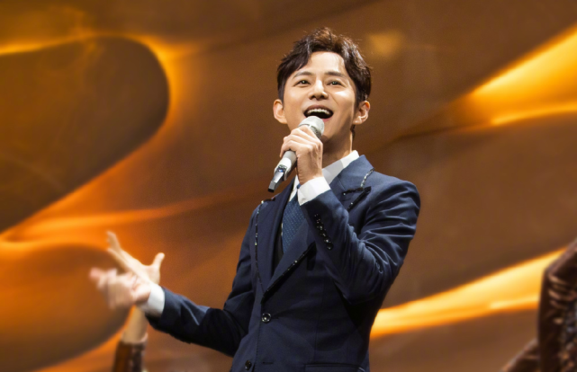 何炅回顾自己的金鹰节人生:20年如一日,愿旧朋