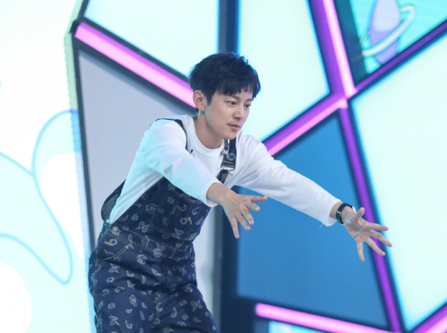 何炅回顾自己的金鹰节人生:20年如一日,愿旧朋