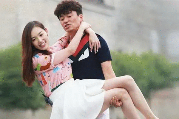 王宝强被曝与冯清结婚，经纪人否定，希望他能