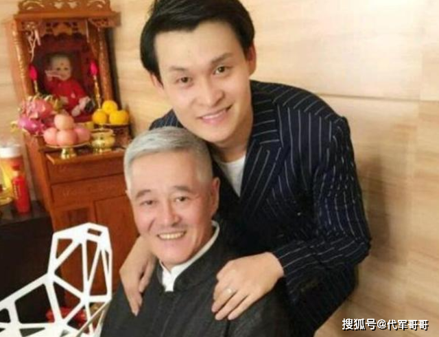 赵本山徒弟小沈龙直播被罚款近20万，对比辛巴的