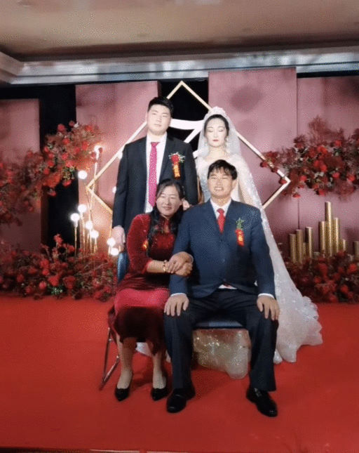 大衣哥儿媳没领结婚证，因男方才19岁，婚后涨粉