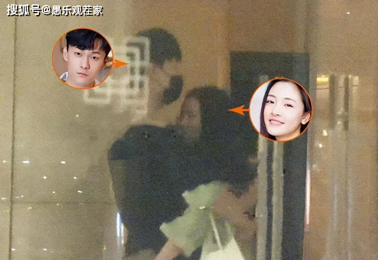 “初恋脸”吴倩近照曝光，额头泛光发际线后移