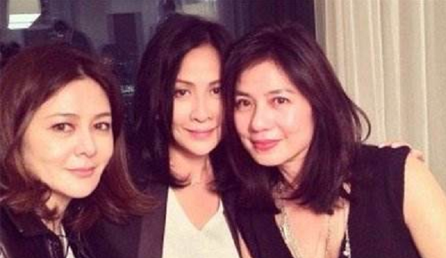 刘嘉玲晒与关之琳合照，戏里戏外争斗几十年，