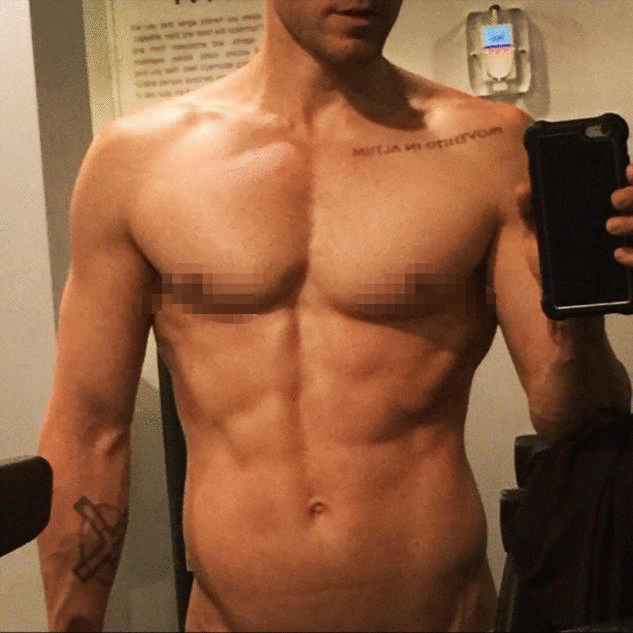 莱托少爷回归扮演小丑，大秀性感腹肌，网友：