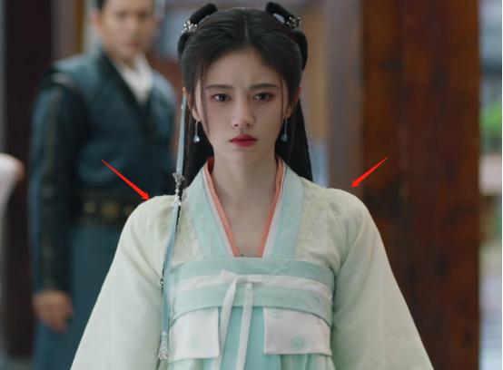 鞠婧祎新剧暴露超虐头身比,站男主身边似幼童