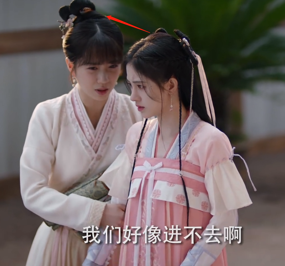 鞠婧祎新剧暴露超虐头身比,站男主身边似幼童