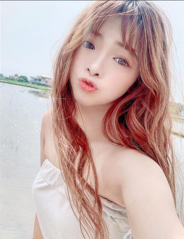 甜美女星被逼全素颜录节目,真面目大饼脸塌鼻