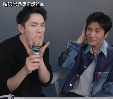 44岁陈坤现身直播间,皮肤黝黑无皱纹,完全不输