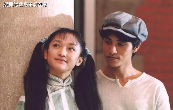 44岁陈坤现身直播间,皮肤黝黑无皱纹,完全不输