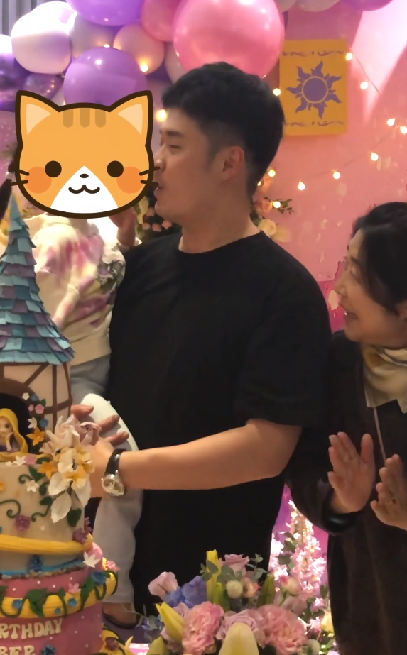 张子萱为陈赫生俩娃，女儿生日还不敢露面，婆