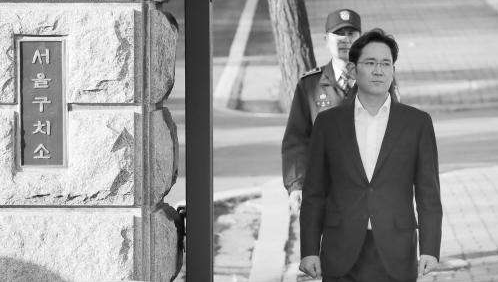 “新继承人”、“贿赂”……李在镕能否带领三