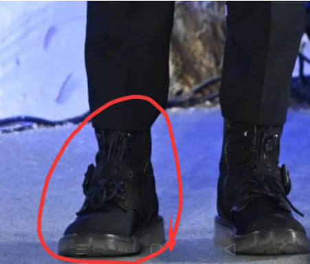 易烊千玺身高对比来了，与吴京同台一目了然，