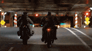 新《蝙蝠侠》曝片场照，蝙蝠侠、猫女深夜上演