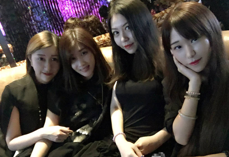 赵本山儿子撞脸大衣哥儿子,月薪7500妹妹却开上亿