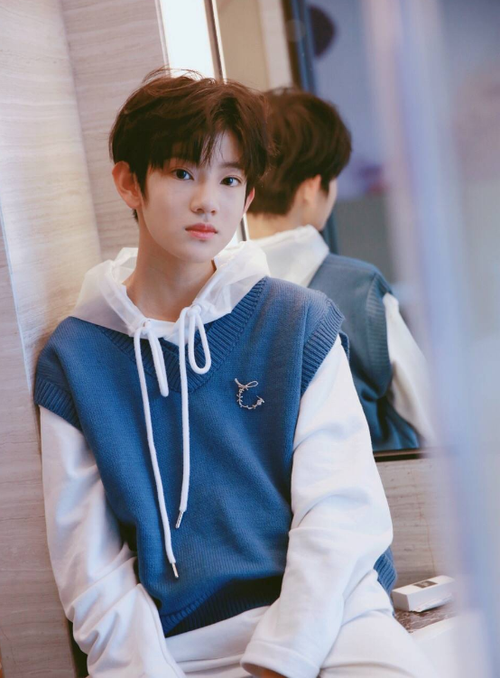 16岁男星被曝丑闻,聊天记录不堪入目,要求异性