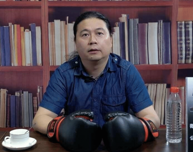 肖战登央视献唱，汪海林却揪住不放，还说提到