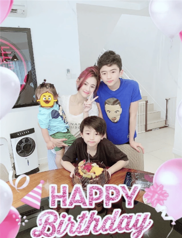 张柏芝脚踝受伤自言是儿子送的“礼物”，三子