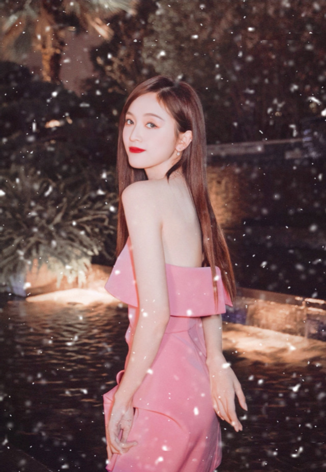 吴宣仪空降薇娅直播间，介绍产品时脏话脱口而