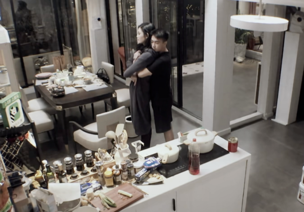 豪门夫妇BE？25岁何猷君作秀硬凹甜蜜,奚梦瑶表情