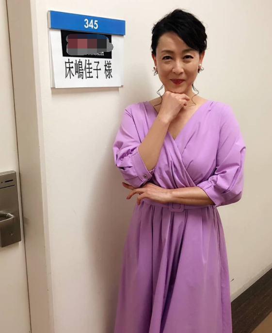 56岁女星自曝上月已闪婚，男方丧妻8年，婚前去