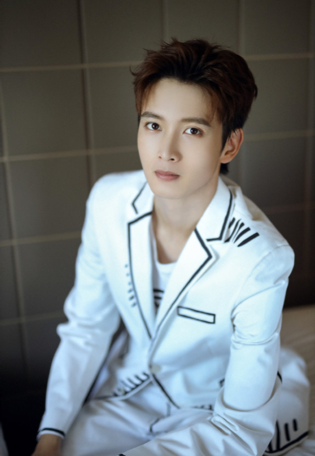 《演员2》陈宥维忌惮粉丝不敢抱王楚然，转头向