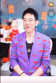 林依伦直播谈痛经遭群嘲 回应称“男人谈痛经不