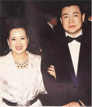 刘銮雄缺席女儿18岁生日,豪门父女情就是这么“