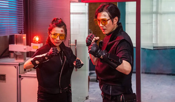 主创阵容“弱”,却被夸低配《拆弹专家》,上